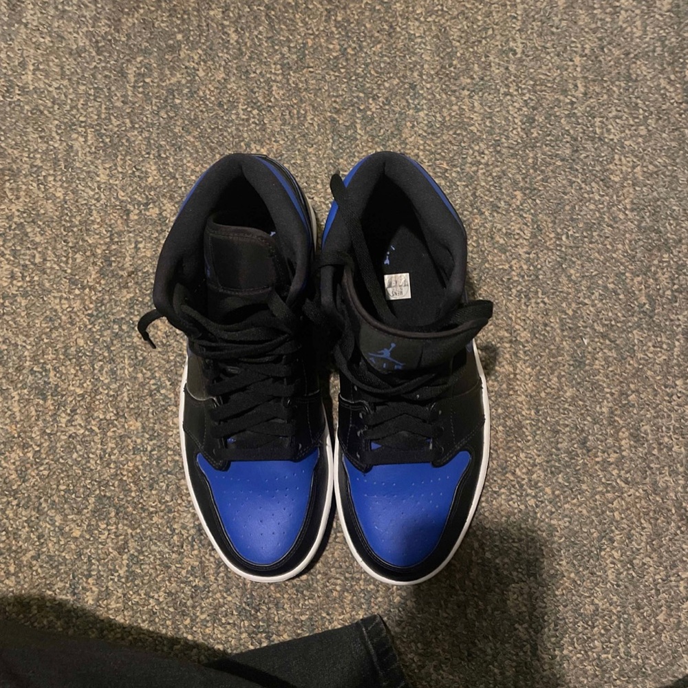 Air Jordan 1 Mid ‘Black Hyper Royal’ - Picture 3 of 9